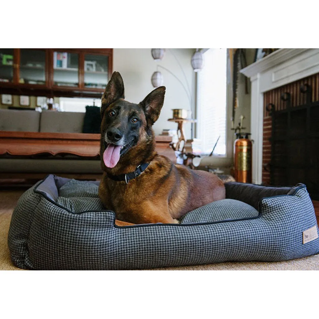Houndstooth Lounge Bed